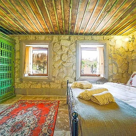 Aysel House